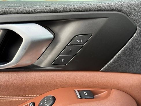 Used 2023 BMW X5 xDrive45e image 16