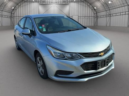 Used 2018 Chevrolet Cruze LS FWD image 1