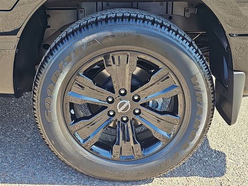 Used 2024 Nissan Titan SV image 32