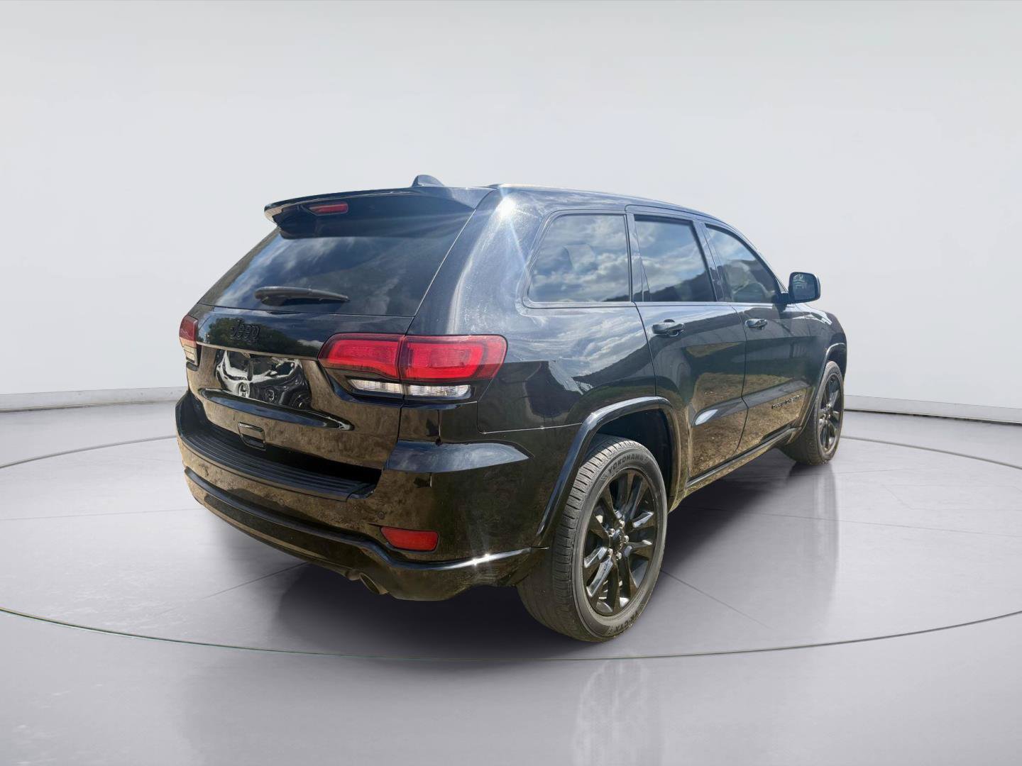 Used 2019 Jeep Grand Cherokee Altitude RWD image 5