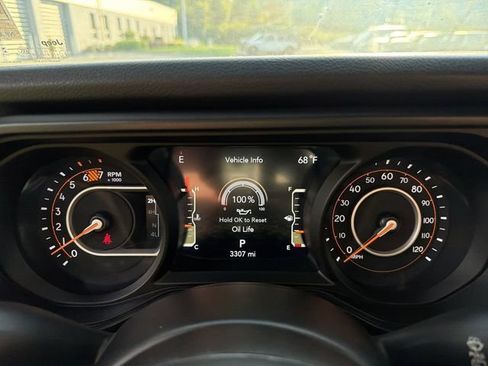 Used 2025 Jeep Wrangler Unlimited Sport AWD/4WD image 19
