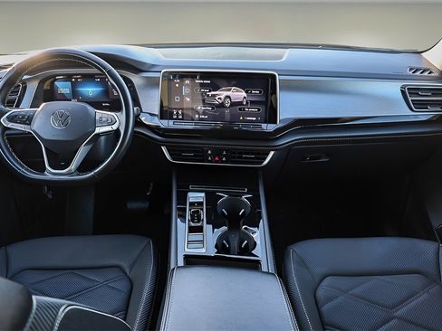 Used 2025 Volkswagen Atlas Cross Sport SE image 9