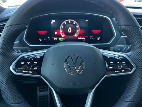 Used 2022 Volkswagen Tiguan SE R-Line image 24