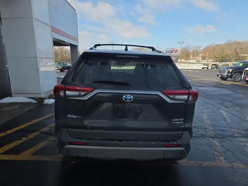 Used 2020 Toyota RAV4 Limited image 4
