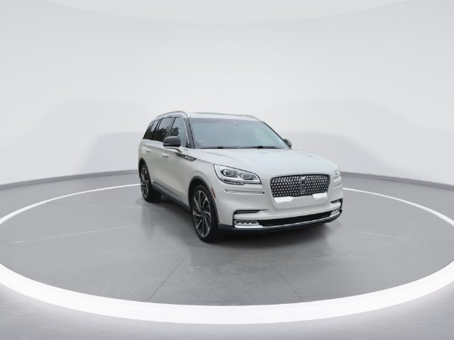 Used 2020 Lincoln Aviator Reserve w/ Equipment Group 202A AWD/4WD image 2
