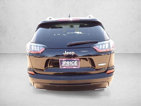 Used 2021 Jeep Cherokee Latitude Lux w/ Comfort/Convenience Group FWD image 3