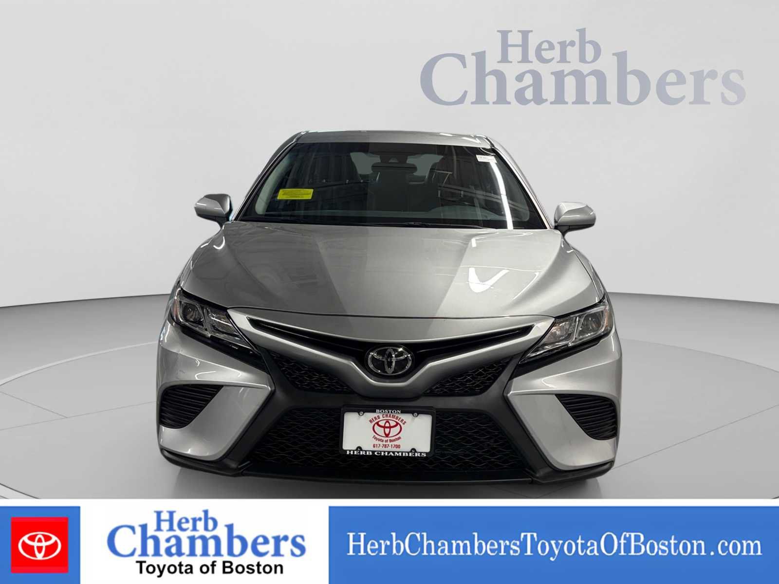 Used 2018 Toyota Camry SE FWD image 1