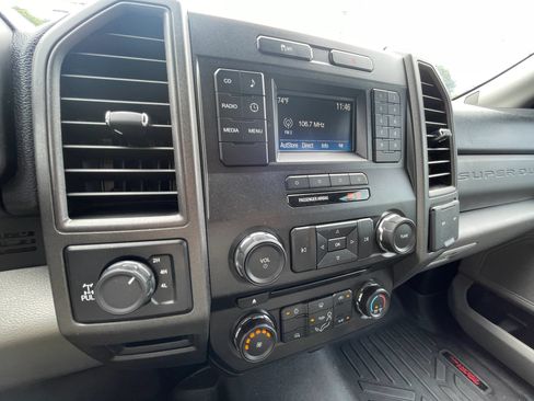 Used 2017 Ford F250 XL w/ Power Equipment Group AWD/4WD image 18
