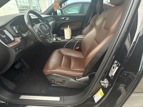 Used 2021 Volvo XC60 T6 Momentum AWD/4WD image 7