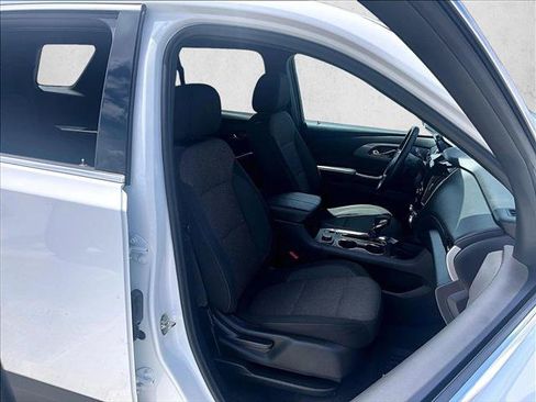 Used 2023 Chevrolet Traverse LT FWD image 9