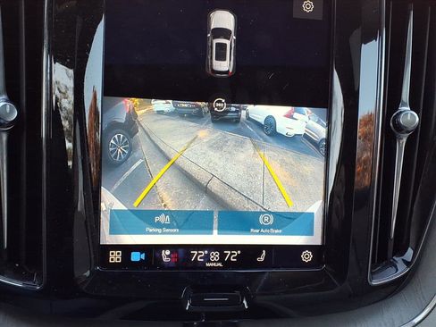 Certified 2023 Volvo XC60 B5 Plus w/ Climate Package image 21