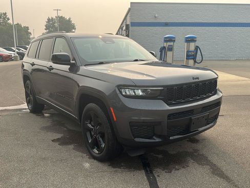 Used 2023 Jeep Grand Cherokee L Laredo AWD/4WD image 7