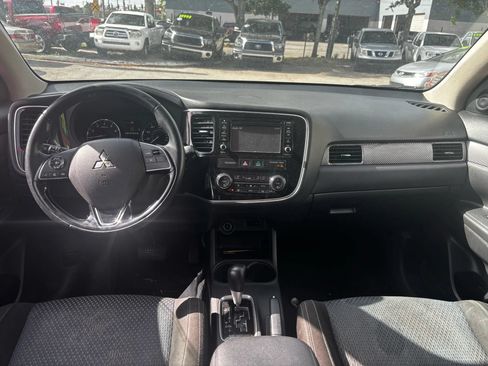 Used 2016 Mitsubishi Outlander SE FWD image 9