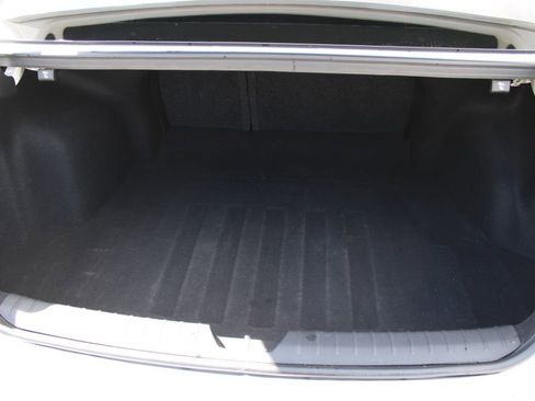 Used 2018 Kia Optima S w/ 18" Alloy Wheels Package image 9