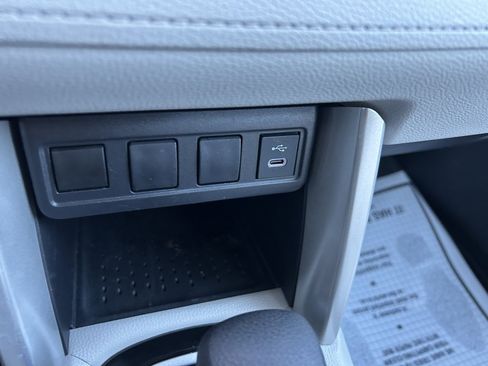 Used 2025 Toyota Corolla Cross L image 16