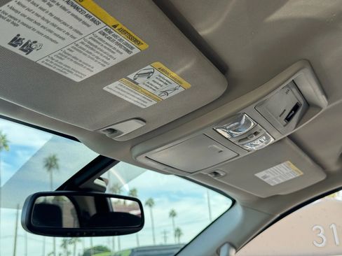 Used 2018 Nissan Titan SV w/ SV Convenience Package image 25