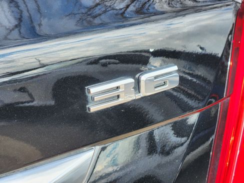 Used 2018 Cadillac XT5 Premium Luxury image 17