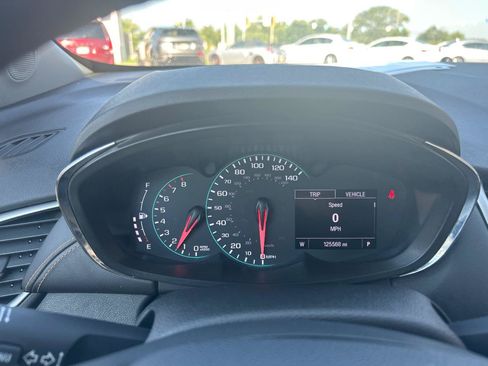 Used 2019 Chevrolet Trax LT w/ LT Convenience Package AWD/4WD image 14