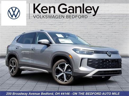 New 2025 Volkswagen Tiguan SE image 1