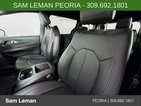 New 2026 Chrysler Pacifica Select image 20