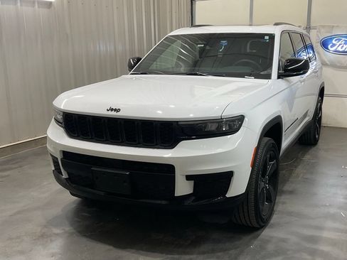Used 2025 Jeep Grand Cherokee L Altitude AWD/4WD image 3