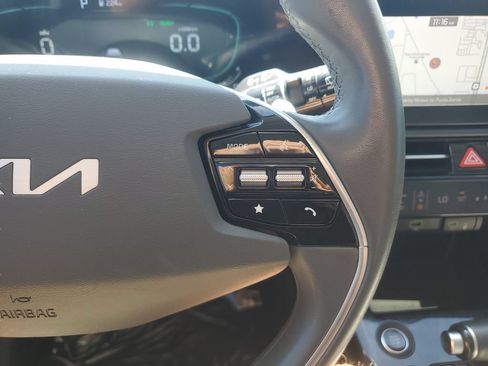 Used 2023 Kia Niro EX FWD image 21