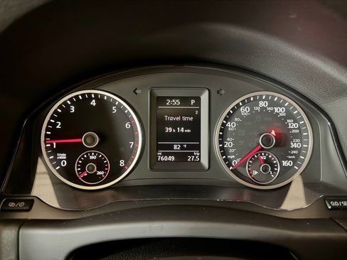 Used 2014 Volkswagen Tiguan S image 8