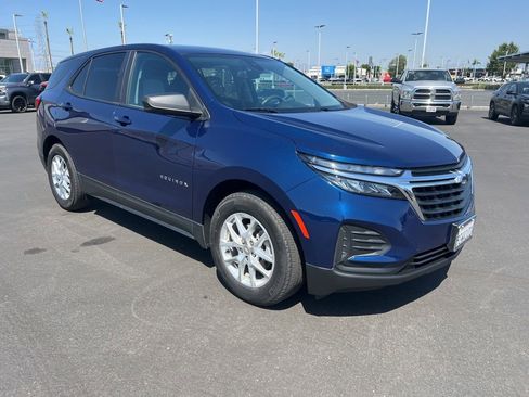 Used 2023 Chevrolet Equinox LS w/ LS Convenience Package FWD image 1
