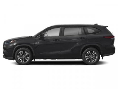 Used 2025 Toyota Highlander XLE image 6