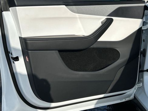 Used 2026 Tesla Model Y AWD image 18