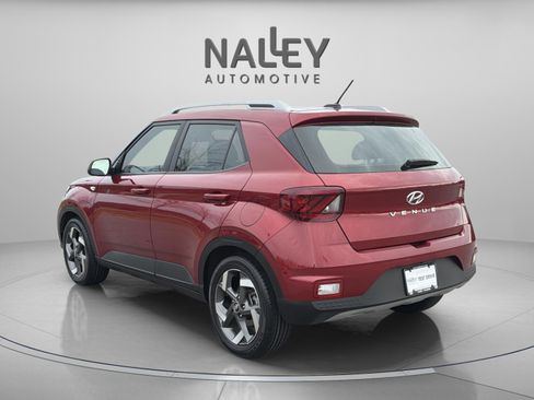 Used 2023 Hyundai Venue Limited w/ Cargo Package image 4