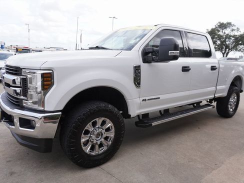 Used 2019 Ford F250 XLT w/ XLT Value Package image 3