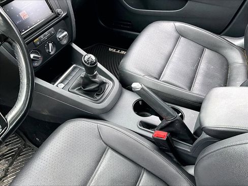 Used 2017 Volkswagen Jetta SE image 13