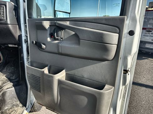 Used 2012 Chevrolet Express 3500 image 21