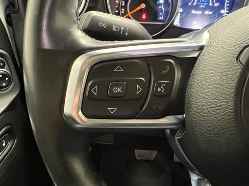 Used 2020 Jeep Wrangler Unlimited Sahara image 25