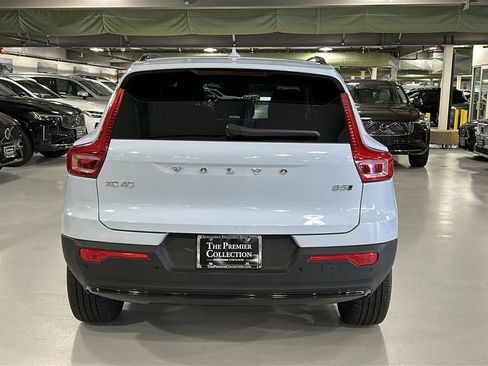 Certified 2026 Volvo XC40 B5 Plus AWD/4WD image 5
