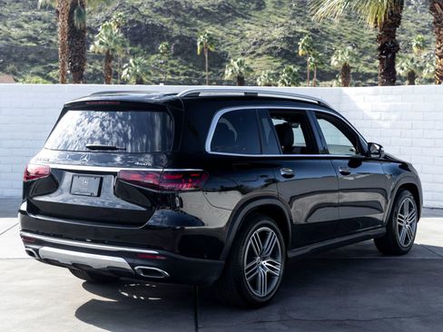 Used 2024 Mercedes-Benz GLS 450 4MATIC image 10