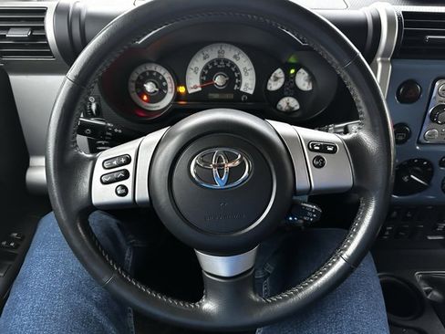 Used 2013 Toyota FJ Cruiser 4WD image 23