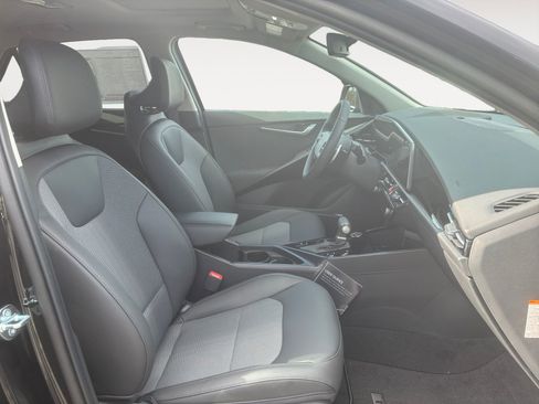New 2026 Kia Niro EX FWD image 15