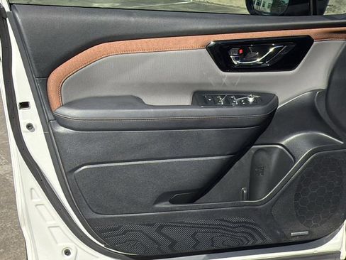 Used 2025 Subaru Forester Sport image 13