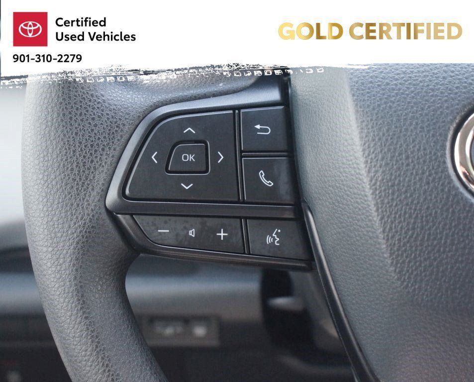 Used 2026 Toyota Sienna LE FWD image 9