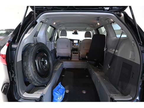 Used 2019 Toyota Sienna XLE FWD image 20