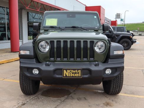 Used 2021 Jeep Wrangler Unlimited Sport AWD/4WD image 3