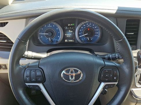 Used 2019 Toyota Sienna XLE AWD/4WD image 19