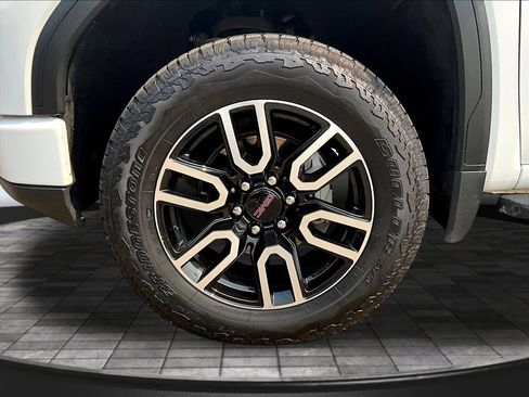 Used 2022 GMC Sierra 1500 AT4 w/ AT4 Premium Package AWD/4WD image 36