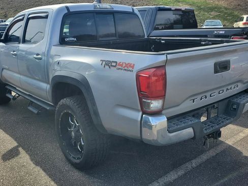 Used 2016 Toyota Tacoma TRD Off-Road w/ Towing Package image 8