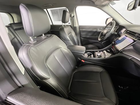 Used 2023 Jeep Grand Cherokee Limited AWD/4WD image 27