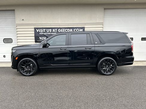 Certified 2024 Cadillac Escalade ESV Sport Platinum w/ LPO, ONYX Package image 7