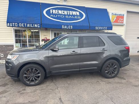 Used 2018 Ford Explorer XLT w/ Equipment Group 202A AWD/4WD image 3
