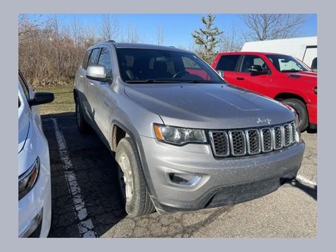 Used 2020 Jeep Grand Cherokee Laredo image 1